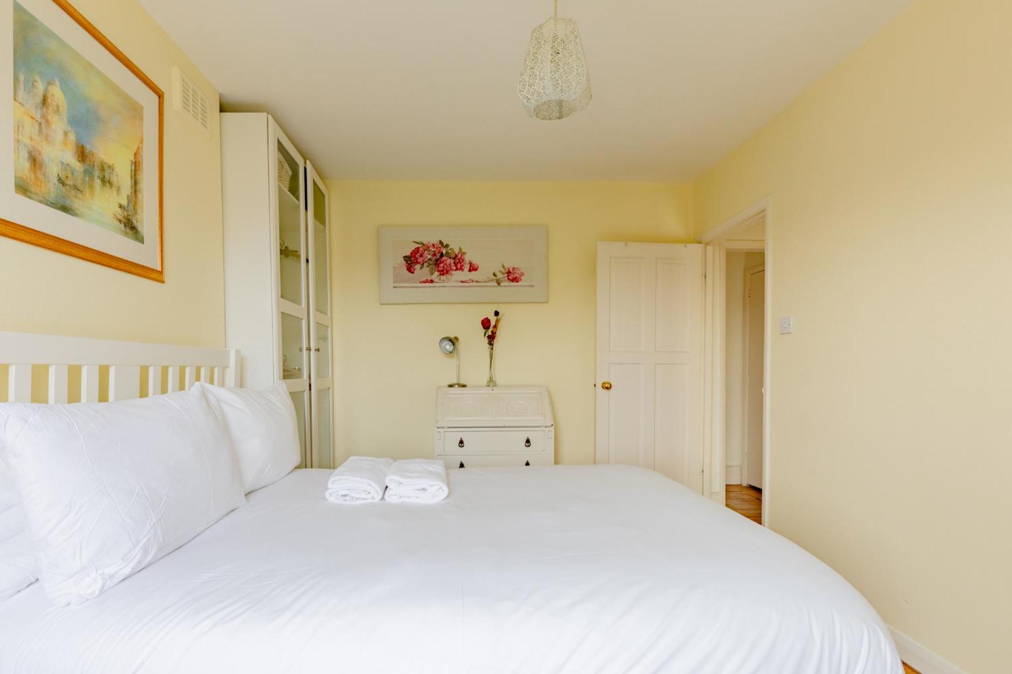 Charming 2bd Flat With Roof Terrace North Apartment *
