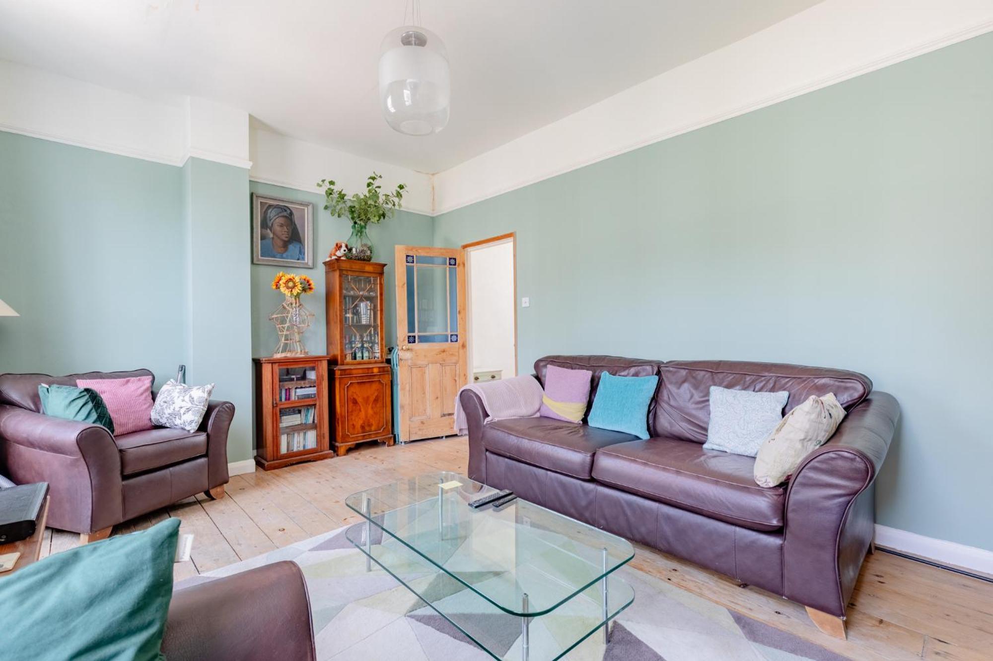 Charming 2bd Flat With Roof Terrace North *