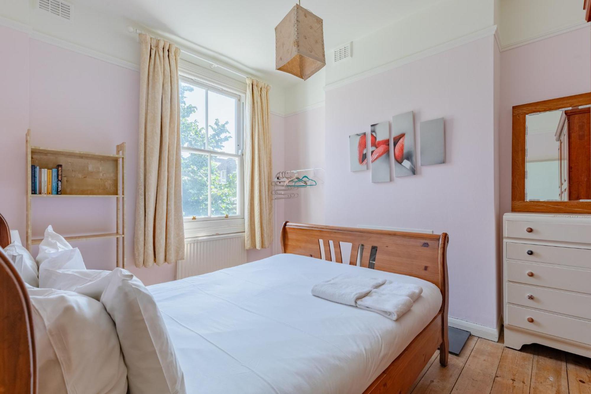 Charming 2bd Flat With Roof Terrace North Apartment