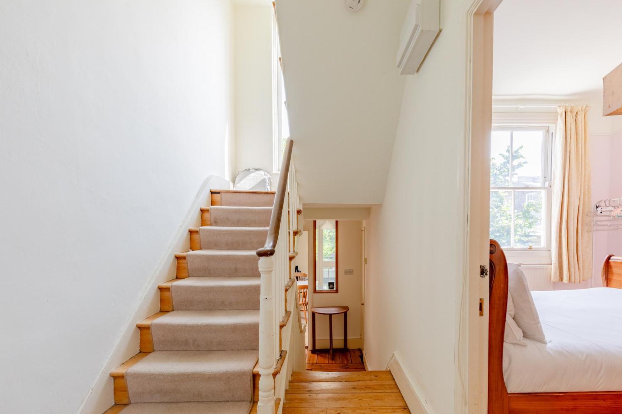 Charming 2bd Flat With Roof Terrace North London