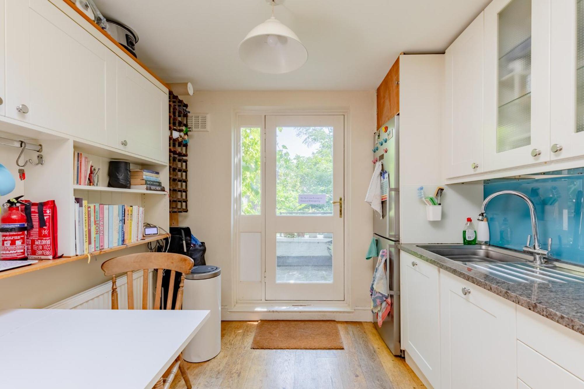 Charming 2bd Flat With Roof Terrace North * London